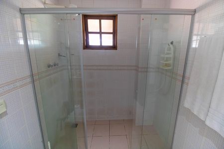 Casa para alugar com 1002m², 4 quartos e 6 vagasBanheiro da Suíte 1