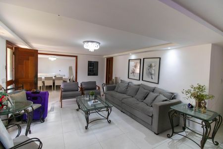 Sala de casa para alugar com 4 quartos, 1002m² em Piratininga, Niterói