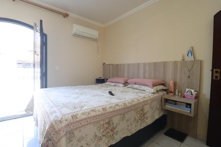 Casa à venda com 180m², 3 quartos e 2 vagasSuíte