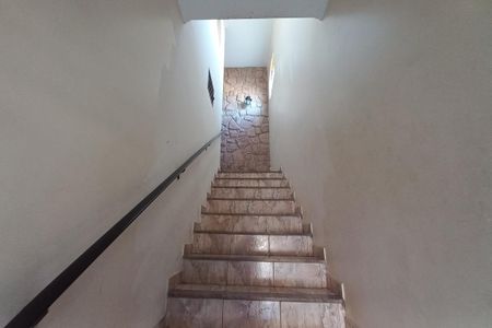 Casa para alugar com 150m², 3 quartos e 1 vagaEscada