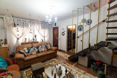 Casa à venda com 180m², 3 quartos e 2 vagas Casa à venda com 180m², 3 quartos e 2 vagasSala