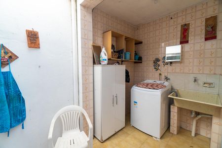 Casa à venda com 180m², 3 quartos e 2 vagas Casa à venda com 180m², 3 quartos e 2 vagasLavanderia