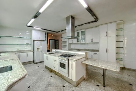 Casa para alugar com 600m², 4 quartos e 8 vagasCozinha