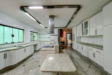 Casa para alugar com 600m², 4 quartos e 8 vagasCozinha