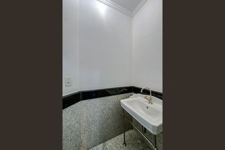 Casa para alugar com 600m², 4 quartos e 8 vagasLavabo