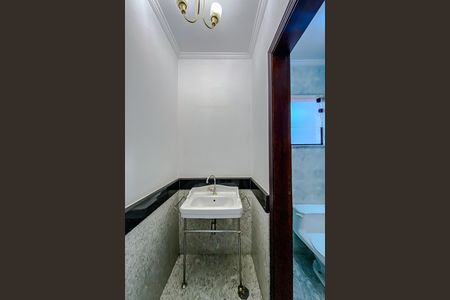 Casa para alugar com 600m², 4 quartos e 8 vagasLavabo