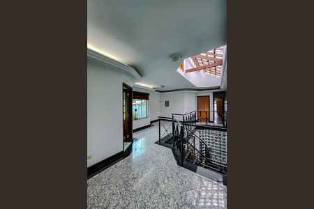 Casa para alugar com 600m², 4 quartos e 8 vagasCorredor