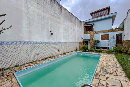 Casa para alugar com 600m², 4 quartos e 8 vagasÁrea comum - Piscina