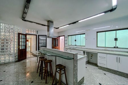Casa para alugar com 600m², 4 quartos e 8 vagasCozinha