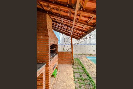 Casa para alugar com 600m², 4 quartos e 8 vagasÁrea comum - Churrasqueira