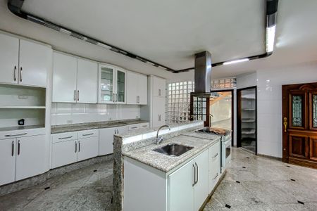 Casa para alugar com 600m², 4 quartos e 8 vagasCozinha