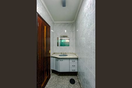 Casa para alugar com 600m², 4 quartos e 8 vagasBanheiro de Serviço