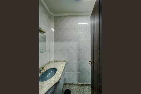 Casa para alugar com 600m², 4 quartos e 8 vagasBanheiro de Serviço