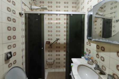 Casa à venda com 500m², 5 quartos e 6 vagasBanheiro da Suíte 2