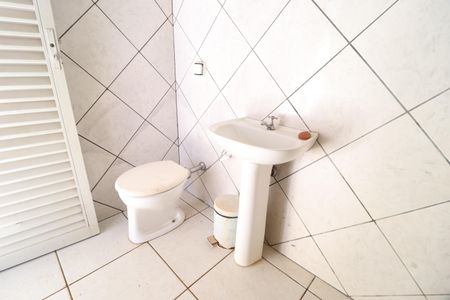 Casa para alugar com 340m², 5 quartos e 5 vagasBanheiro de serviço