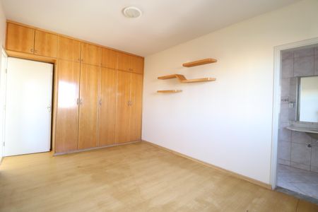 Casa para alugar com 340m², 5 quartos e 5 vagasSuíte 1