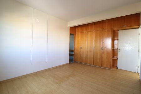 Casa para alugar com 340m², 5 quartos e 5 vagasSuíte 4