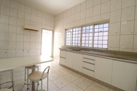 Casa para alugar com 340m², 5 quartos e 5 vagasCozinha