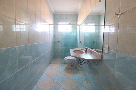 Casa para alugar com 340m², 5 quartos e 5 vagasBanheiro da Suíte 4