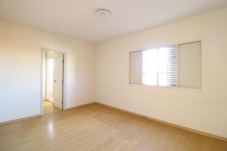 Casa para alugar com 340m², 5 quartos e 5 vagasSuíte 2