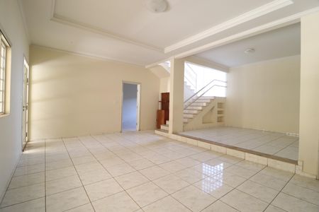 Casa para alugar com 340m², 5 quartos e 5 vagasSala