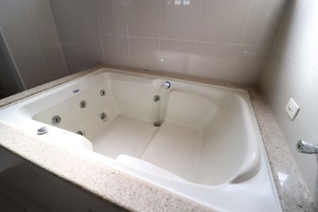 Casa para alugar com 340m², 5 quartos e 5 vagasBanheiro da Suíte 2