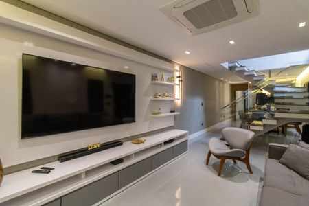 Casa à venda com 150m², 4 quartos e 4 vagasSala