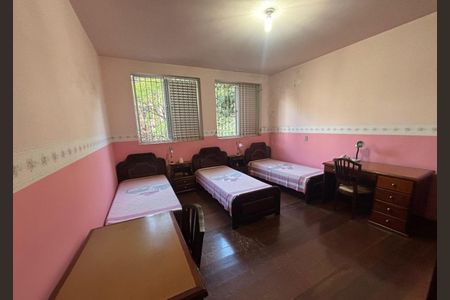 Casa à venda com 600m², 5 quartos e 10 vagasPrimeiro Quarto