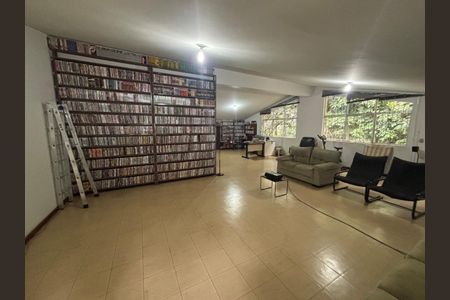 Casa à venda com 600m², 5 quartos e 10 vagasSalão ou Sótão