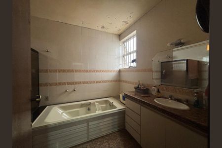 Casa à venda com 600m², 5 quartos e 10 vagasBanho suite com hidro