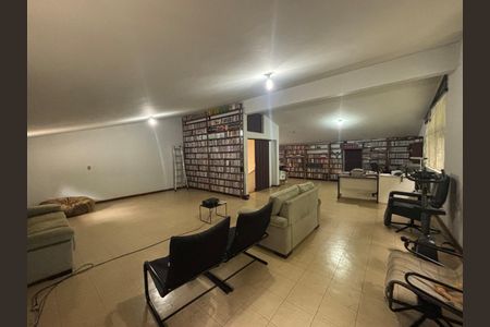 Casa à venda com 600m², 5 quartos e 10 vagasSalão ou Sótão