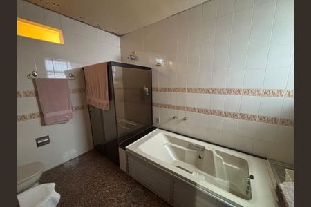 Casa à venda com 600m², 5 quartos e 10 vagasBanho suite com hidro