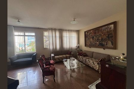 Casa à venda com 600m², 5 quartos e 10 vagasSala de estar