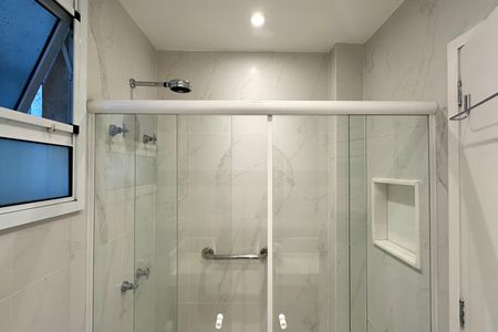 Banheiro de apartamento à venda com 1 quarto, 25m² em Lagoa, Rio de Janeiro