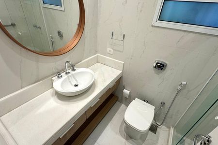 Banheiro de apartamento à venda com 1 quarto, 25m² em Lagoa, Rio de Janeiro