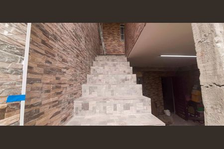 Casa para alugar com 90m², 2 quartos e sem vaga Casa para alugar com 90m², 2 quartos e sem vagaEscada