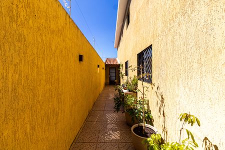 Casa à venda com 300m², 3 quartos e 4 vagasCorredor Lateral