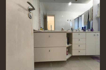 Apartamento para alugar com 171m², 4 quartos e 4 vagasBanheiro da Suíte 1