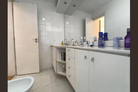 Apartamento para alugar com 171m², 4 quartos e 4 vagasBanheiro da Suíte 1