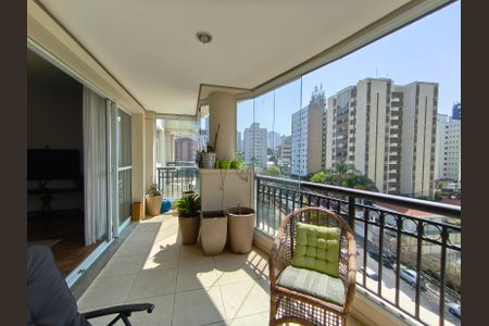 Apartamento para alugar com 171m², 4 quartos e 4 vagasVaranda