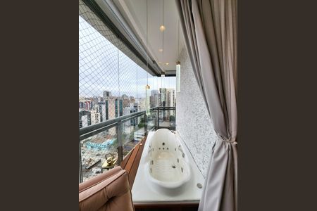 Apartamento à venda com 134m², 2 quartos e 2 vagasSuíte 2 Sacada