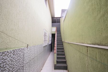 Casa à venda com 125m², 2 quartos e 2 vagas Casa à venda com 125m², 2 quartos e 2 vagasEscada