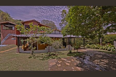 Casa de condomínio para alugar com 1000m², 3 quartos e 5 vagas Casa de condomínio para alugar com 1000m², 3 quartos e 5 vagasFachada