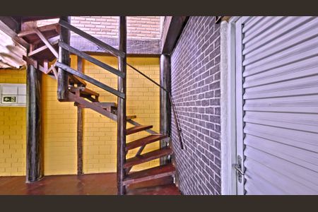 Casa de condomínio para alugar com 1000m², 3 quartos e 5 vagas Casa de condomínio para alugar com 1000m², 3 quartos e 5 vagasEscada