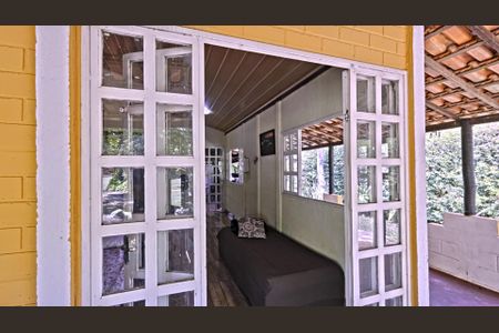 Sacada de casa de condomínio para alugar com 3 quartos, 1000m² em Retiro do Chale, Brumadinho