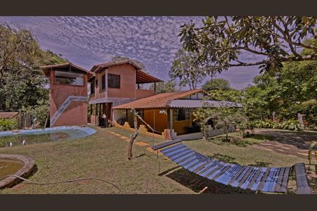 Casa de condomínio para alugar com 1000m², 3 quartos e 5 vagas Casa de condomínio para alugar com 1000m², 3 quartos e 5 vagasFachada