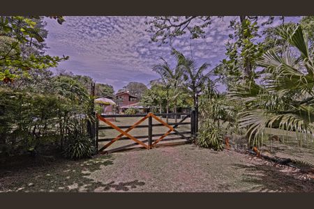 Casa de condomínio para alugar com 1000m², 3 quartos e 5 vagas Casa de condomínio para alugar com 1000m², 3 quartos e 5 vagasFachada