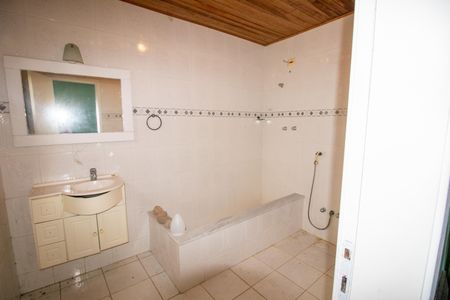 Casa de condomínio para alugar com 333m², 5 quartos e 2 vagasBanheiro da Suíte 