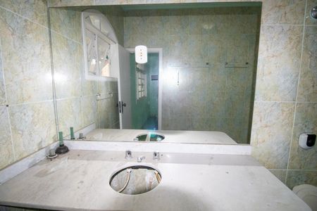 Casa de condomínio para alugar com 333m², 5 quartos e 2 vagasBanheiro 2