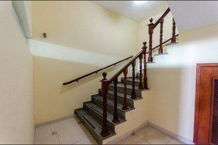 Studio para alugar com 30m², 1 quarto e sem vaga Studio para alugar com 30m², 1 quarto e sem vagaEscada